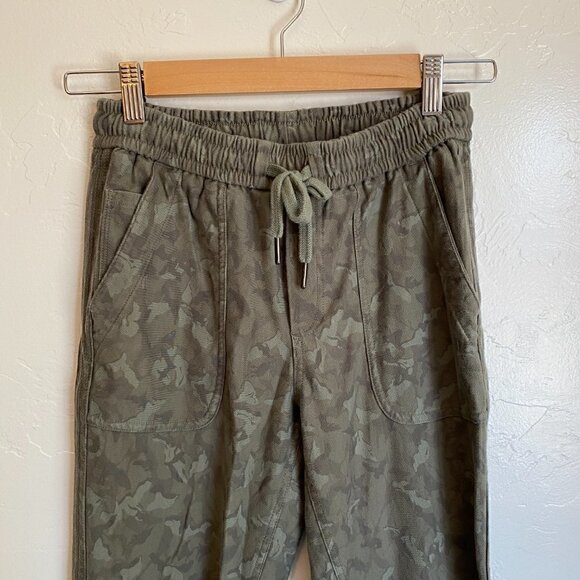Athleta Farallon Stratum Green Camo Jogger Size 0 - Picture 3 of 9